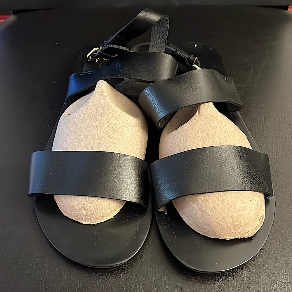 Old Navy black strap sandals size 7